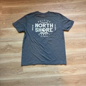 T&C Surf Designs North Shore Hawaii Grey Graphic T‑Shirt Men’s Large